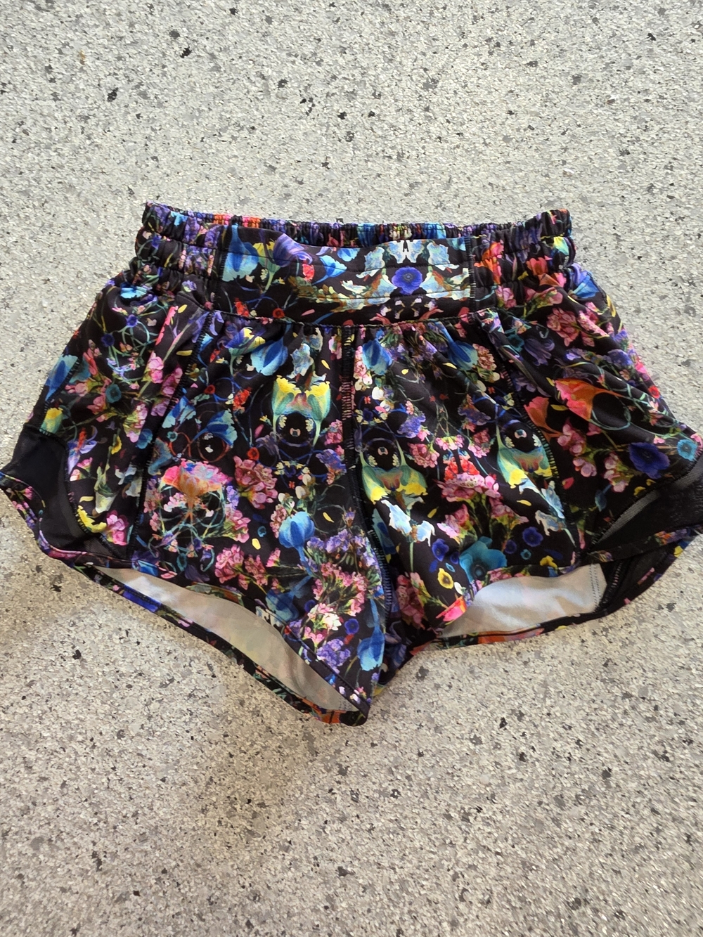 Lululemon Hotty Hot Shorts Floral Multi Black Size 2 Running Athletic Shorts